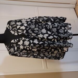 Beacon Apparel Black And White Floral Tunic Blouse V Neck Size L